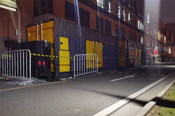 碧江柴油发电机组的输出电压是如何调节的？