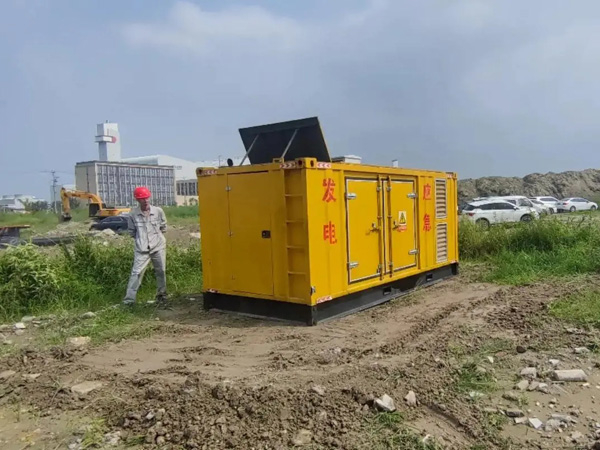 碧江200KW柴油发电机机组每小时的油耗量受哪些因素影响？