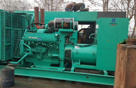 碧江发电机组如何判断水冷式机油散热器内部是否需要清洗？